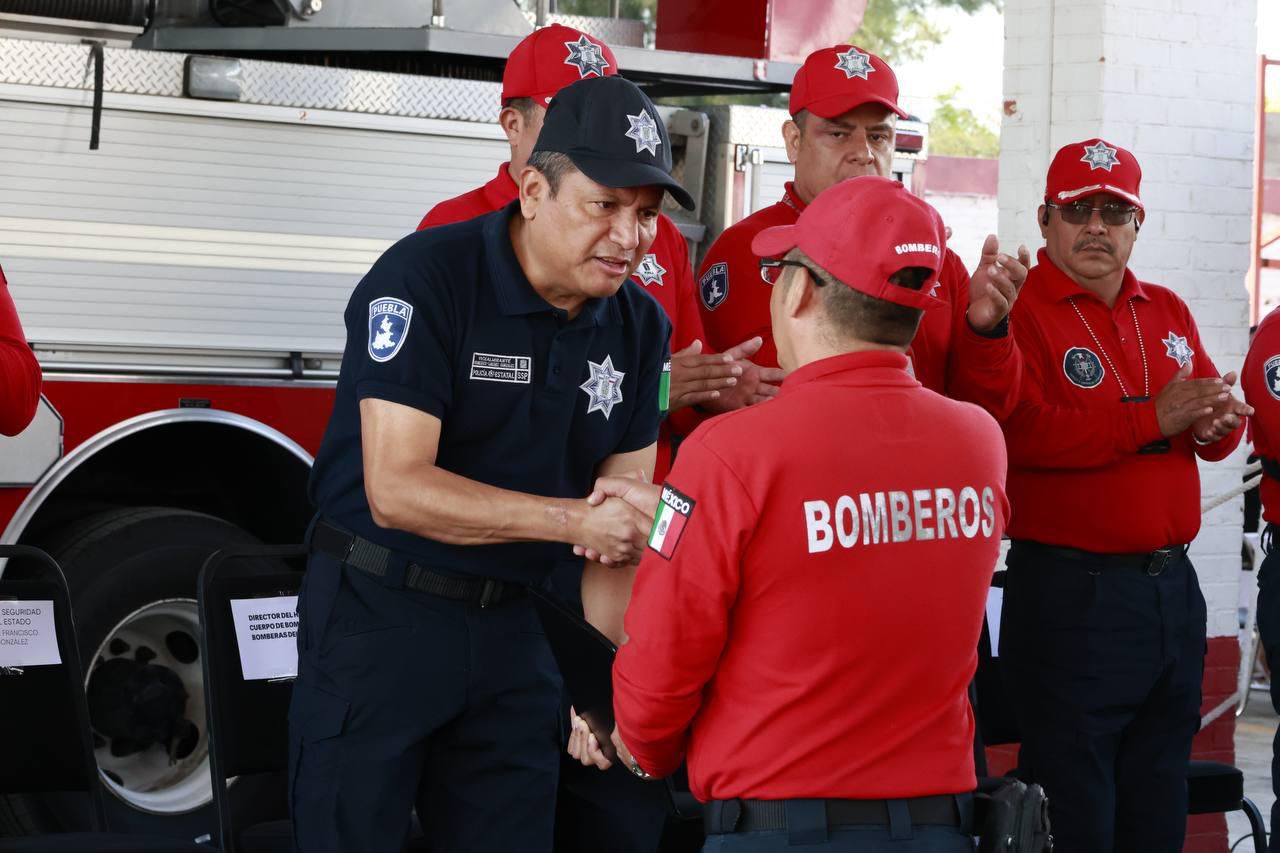 Reconoce SSP a bomberas y bomberos destacados en su día