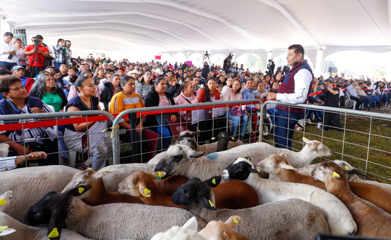 Con inversión de 84 mdp, gobierno estatal beneficia a microrregión de Ahuazotepec