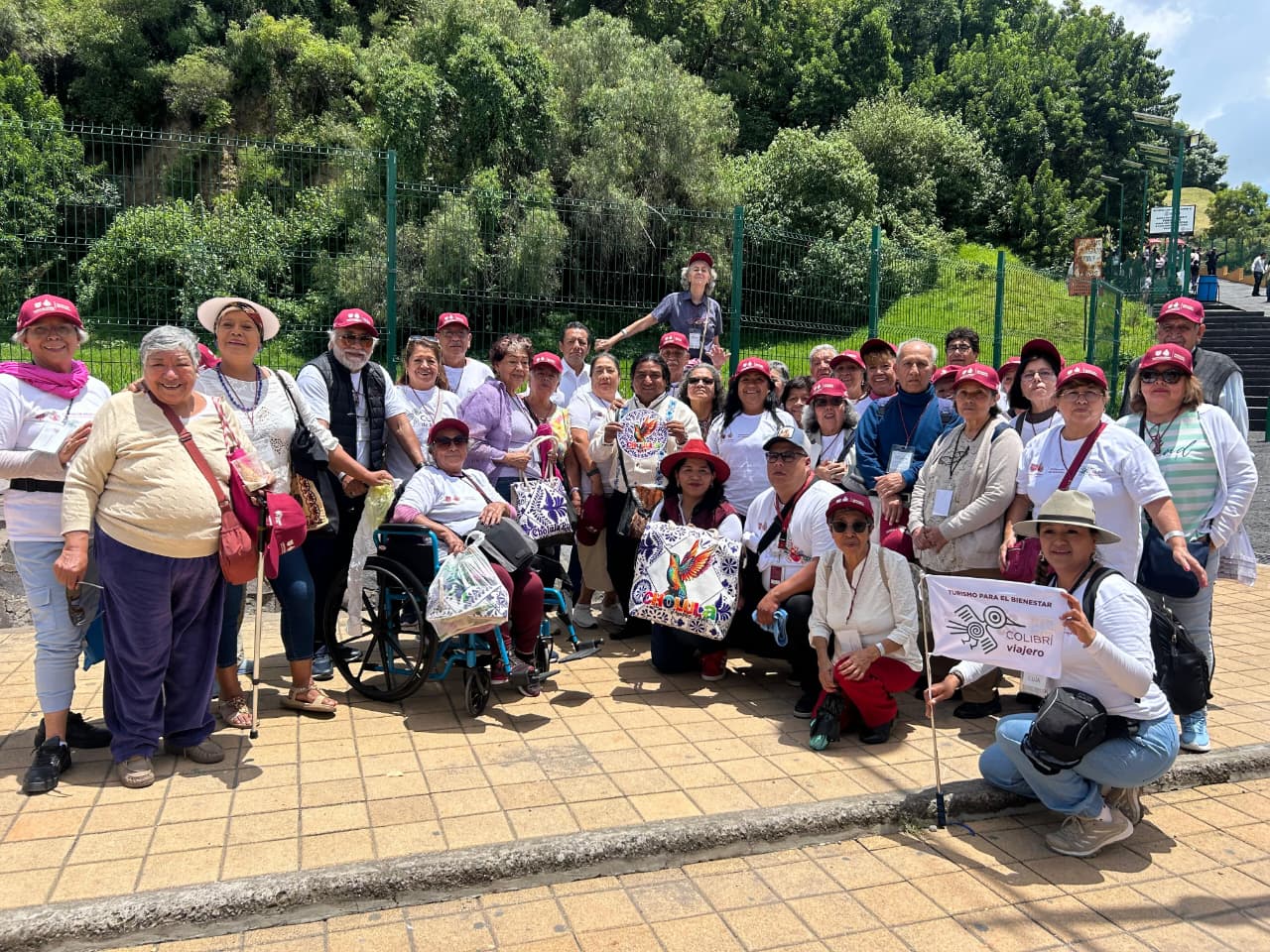 Recibe Gobierno de San Pedro Cholula a visitantes del programa Colibrí de Plata