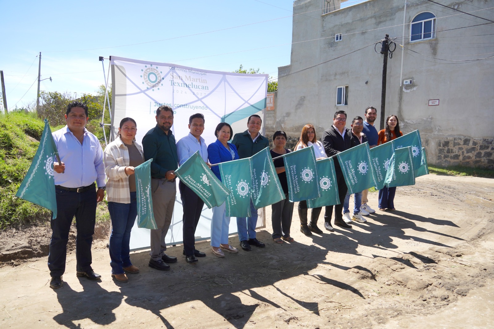 Pavimentación de calle en Tlanalapan