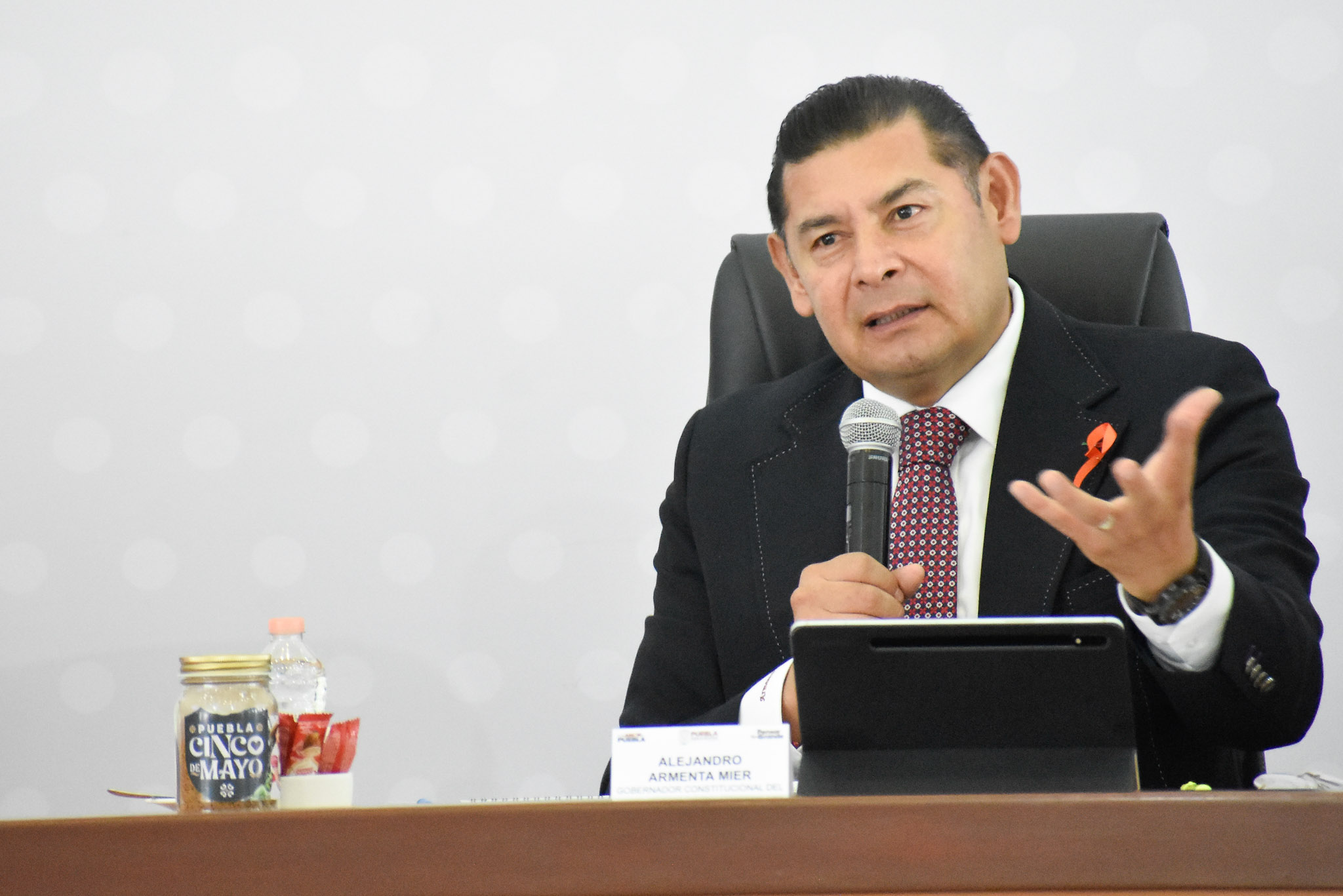 Gobernador Alejandro Armenta aclara que caso del alcalde prófugo de Ahuazotepec es responsabilidad de la FGE