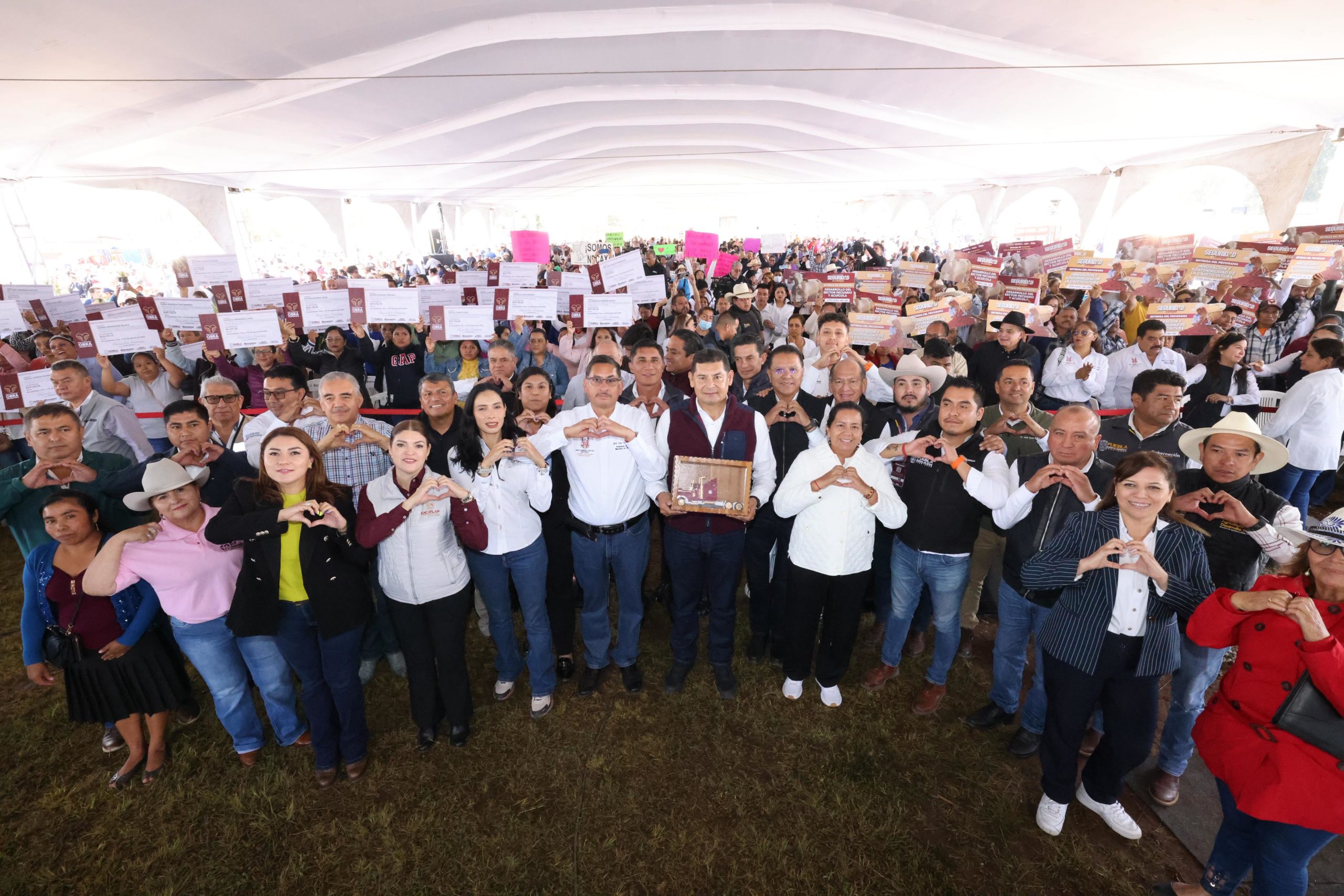 Con inversión de 84 mdp, gobierno estatal beneficia a microrregión de Ahuazotepec