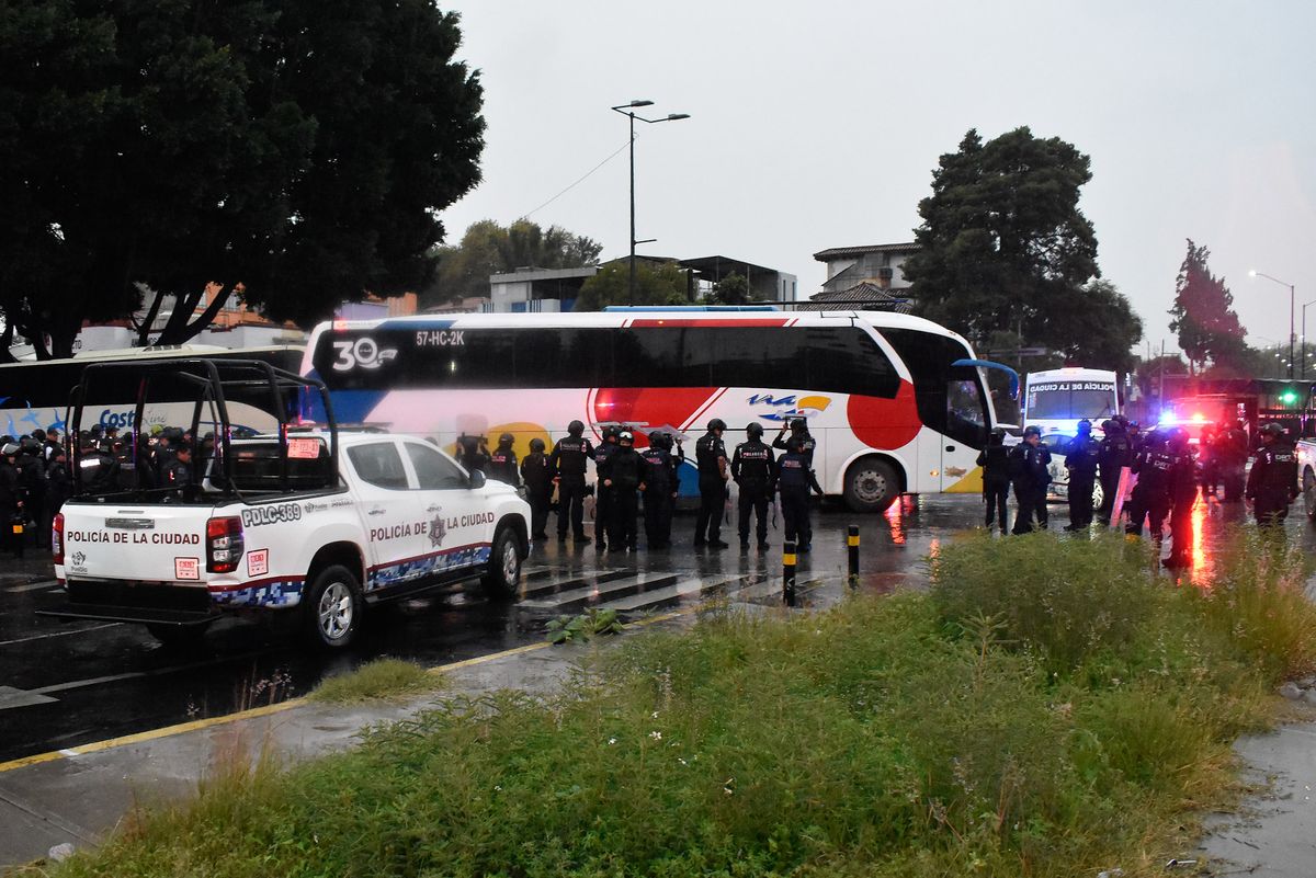 manif-normalistas-autobuses
