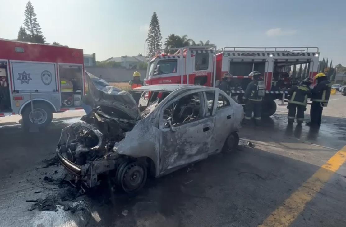 Incendio de vehículo en Periférico