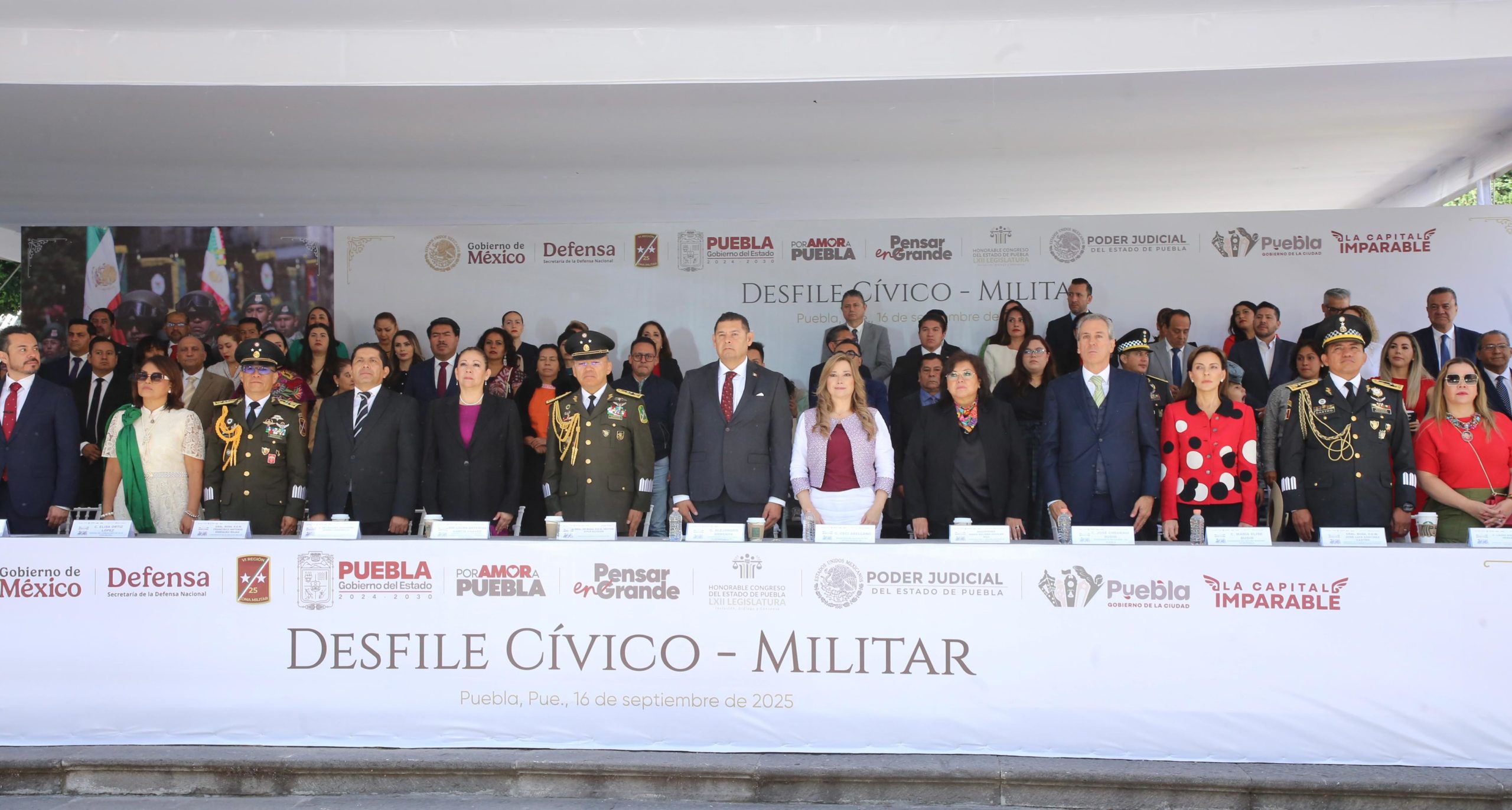 Puebla conmemora 215 años de Independencia con desfile cívico-militar; miles de familias disfrutan en ambiente de paz y orden