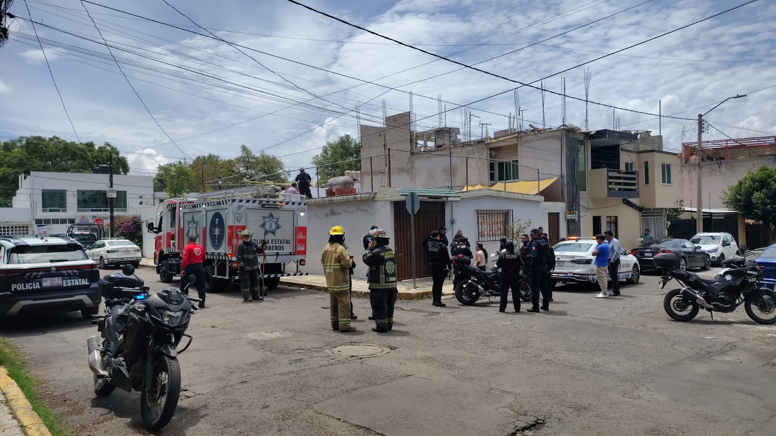 Muere albañil tras derrumbarse una banda al sur de la capital poblana