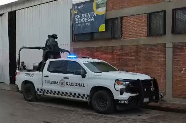 Despliegue policial recupera un camión y mercancía robada en Puebla