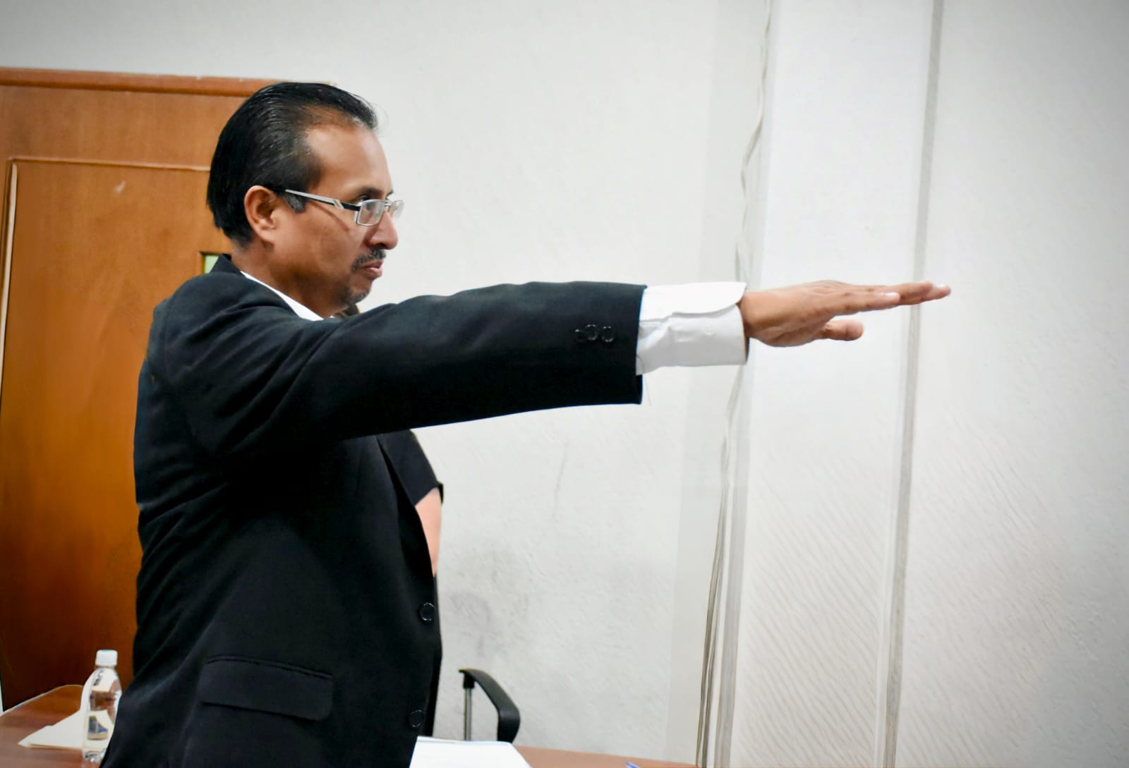 Toma protesta ante el cabildo texmeluquense el presidente auxiliar suplente de El Moral