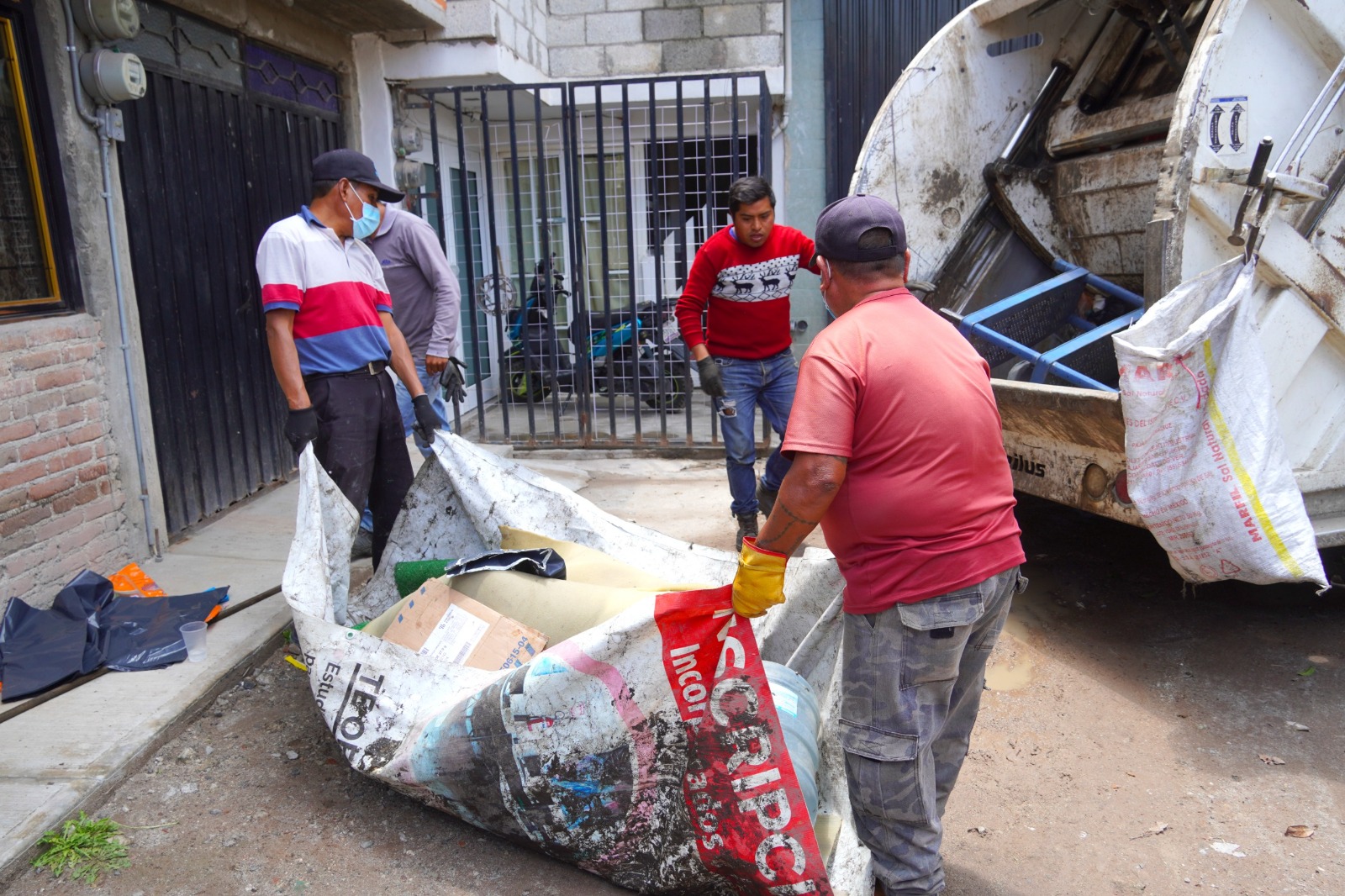 Atiende gobierno de San Martín Texmelucan a adultos mayores en situación vulnerableAtiende gobierno de San Martín Texmelucan a adultos mayores en situación vulnerable