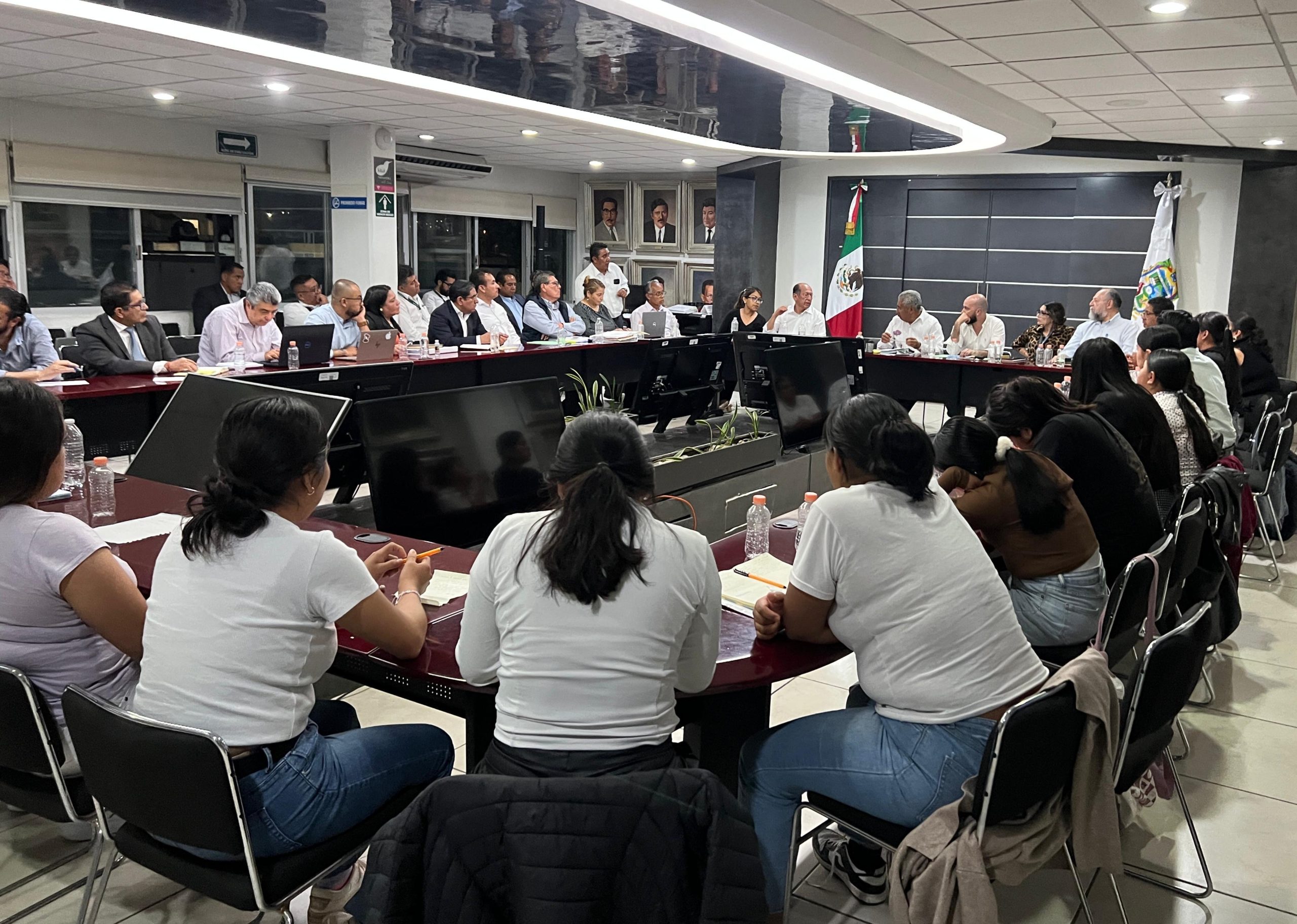 Gobierno de Puebla instala mesa de acuerdos con normalistas de Teteles