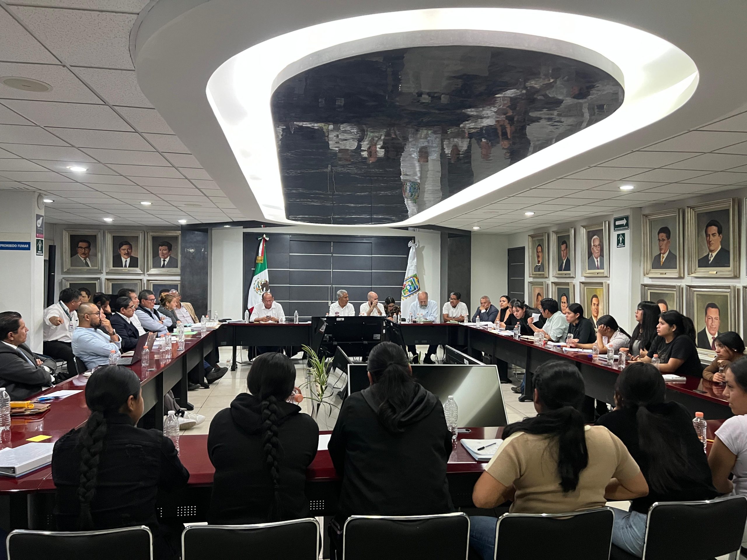 Gobierno de Puebla instala mesa de acuerdos con normalistas de Teteles