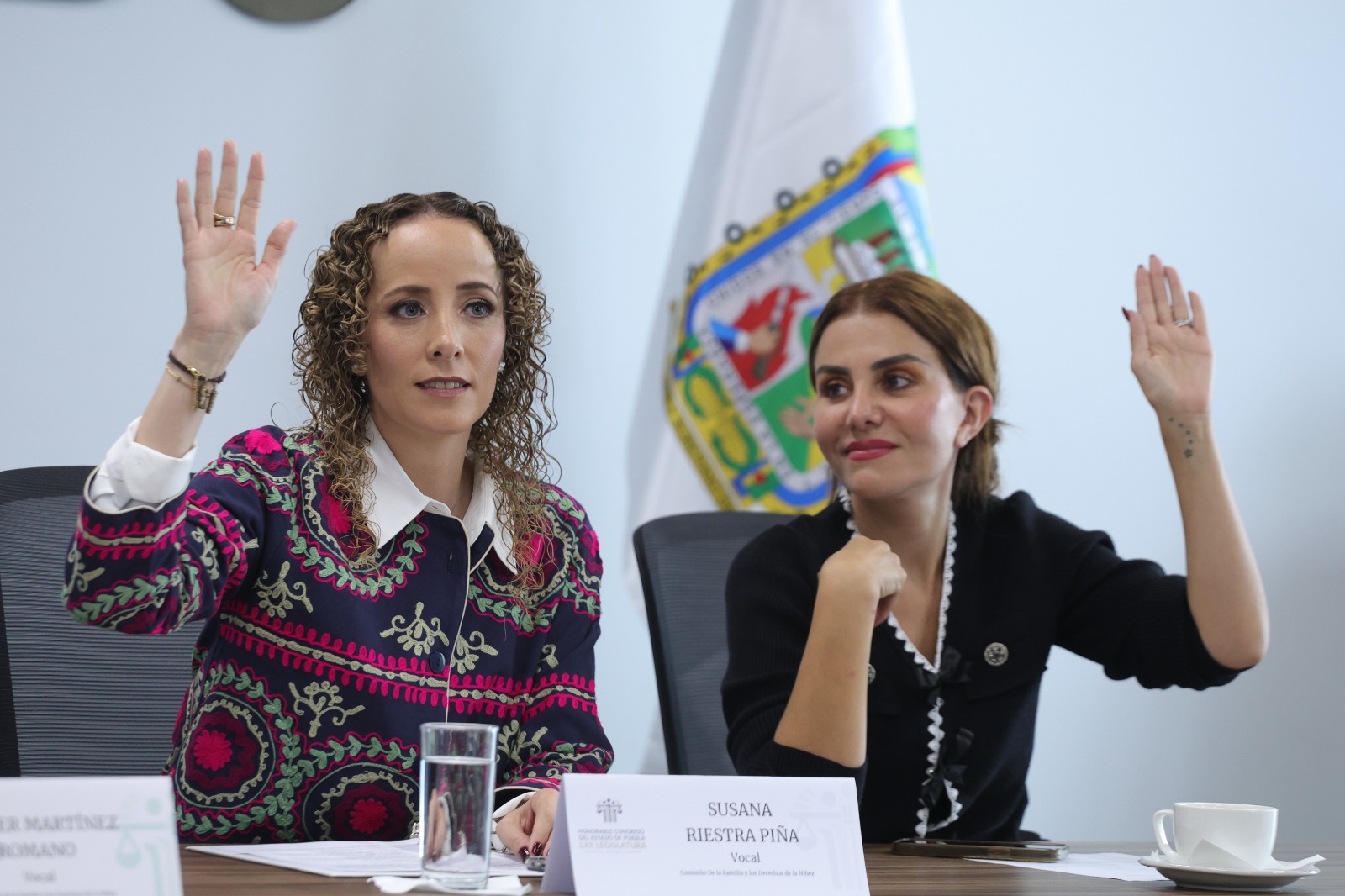 Susana Riestra y Nayeli Salvatori, diputadas locales de Puebla por el PAN y Morena, respectivamente. Foto: Especial
