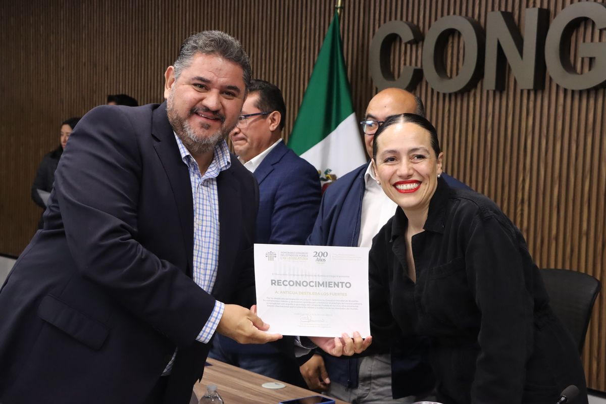 congreso-pue-reconocimiento-productores-mezcal