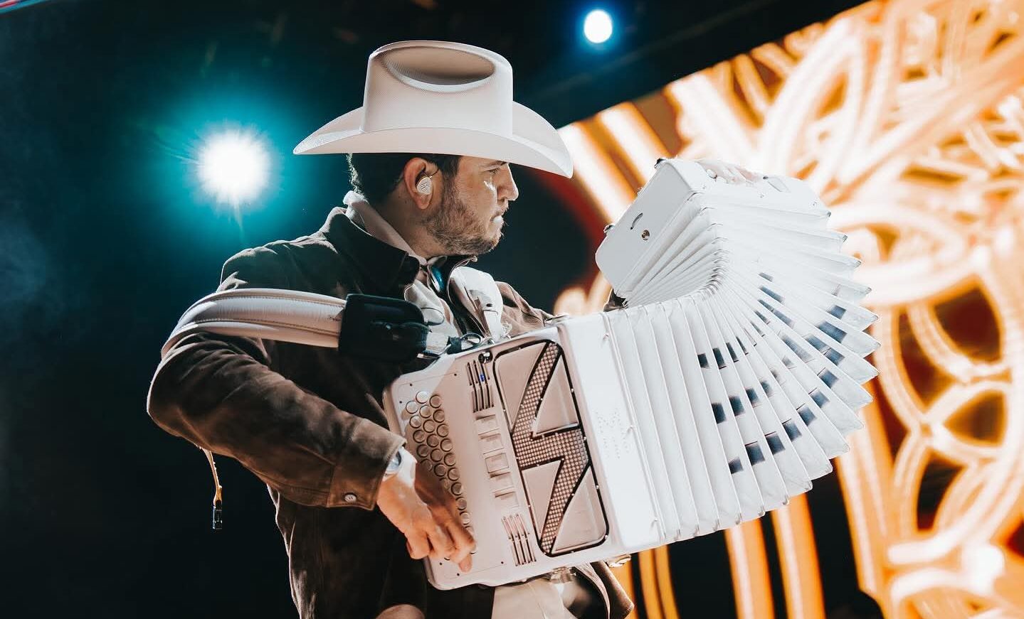 Edén Muñoz podría recibir una multa millonaria por interpretar un narcocorrido durante su concierto en Querétaro