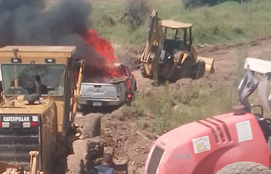 Disturbios sindicales en la Puebla-Tlaxcala: Queman vehículo y cierran autopista