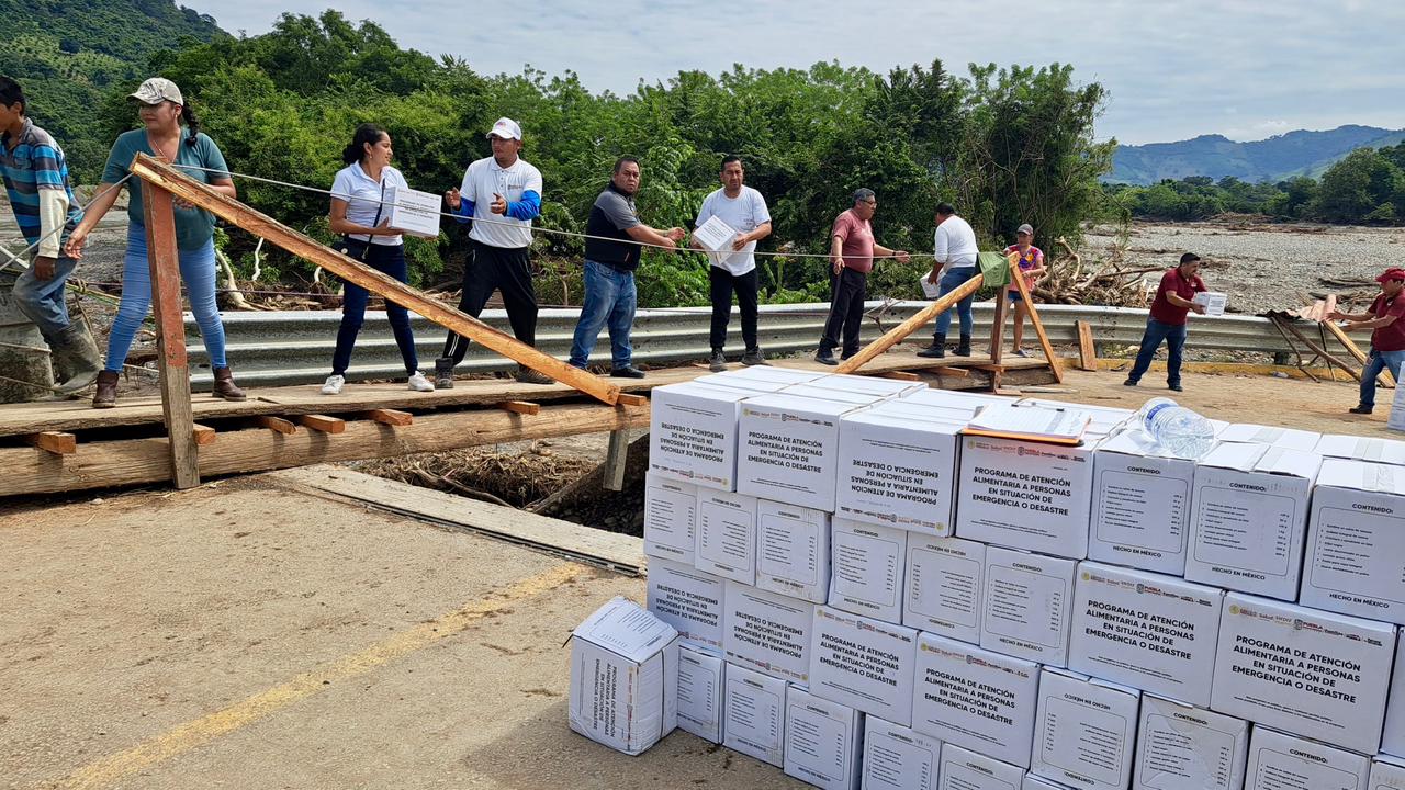 SEDIF Puebla entrega más de 25 mil apoyos a familias afectadas por lluvias en la Sierra Norte