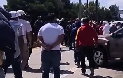 Propietarios de autos “chocolate” bloquearon Periférico Ecológico y generaron caos vial en autopista México-Puebla