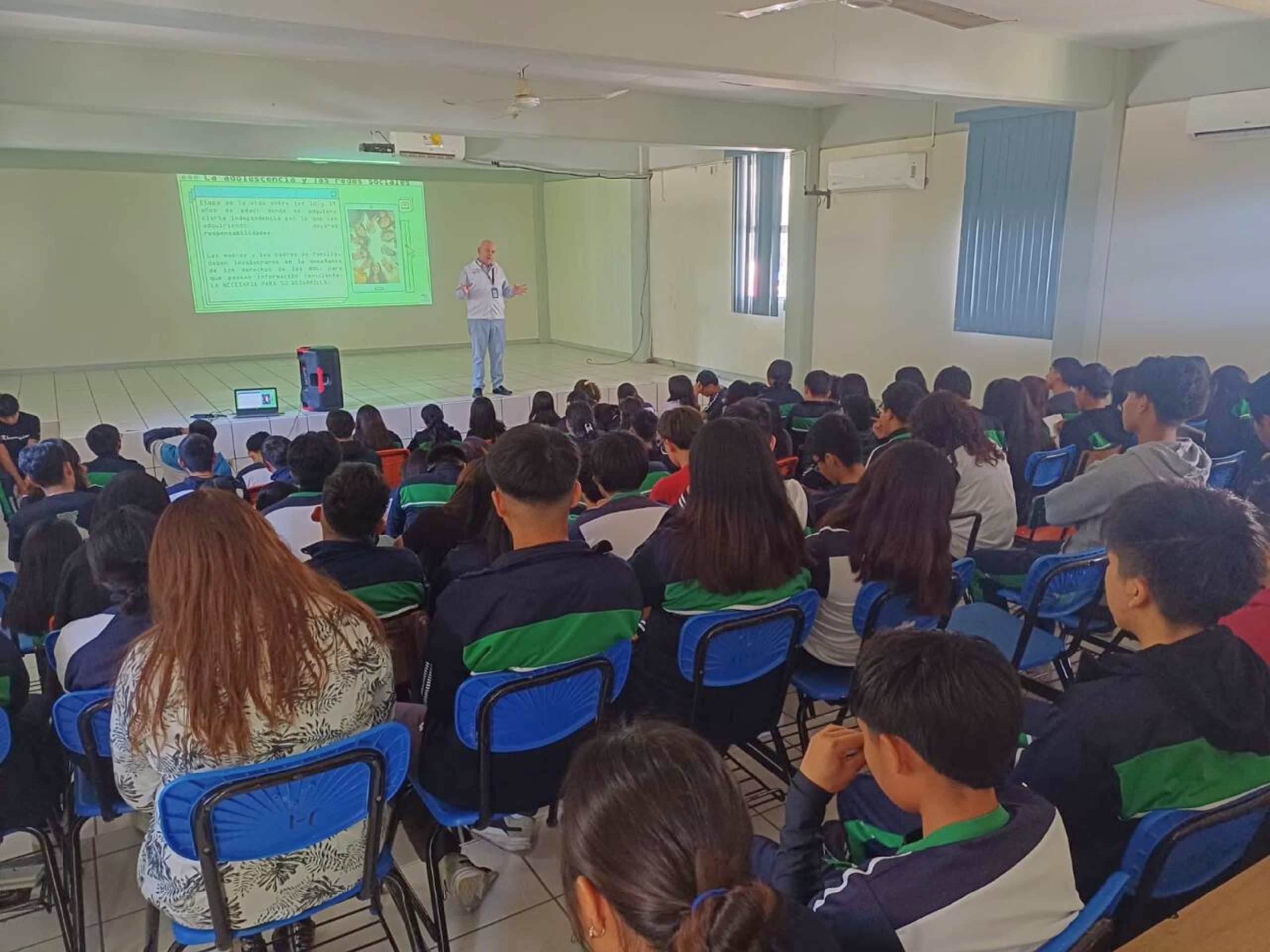Imparte CDH Puebla pláticas sobre valores y respeto en Conalep Tehuacán