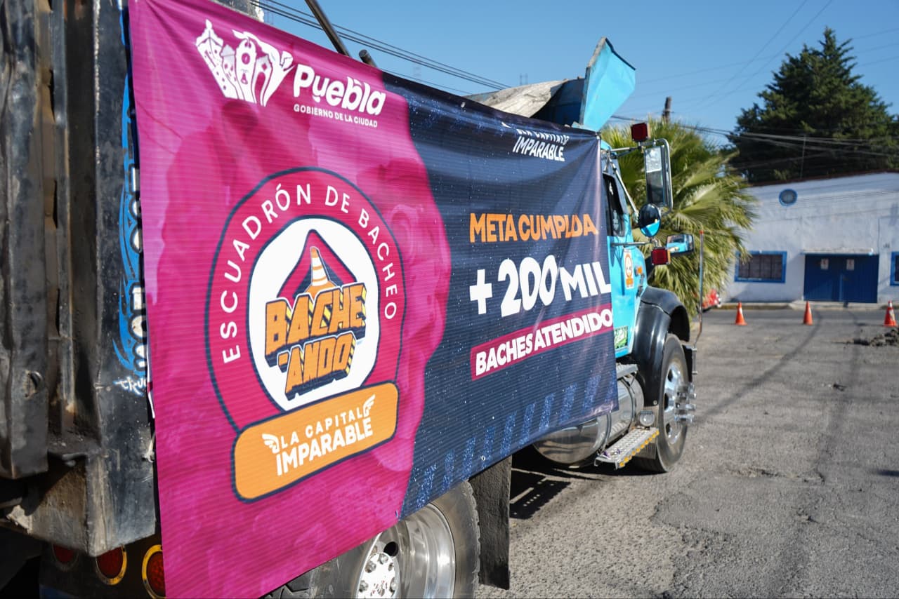 Con inversión histórica, Ayuntamiento de Puebla atiende más de 200 mil baches en la capital