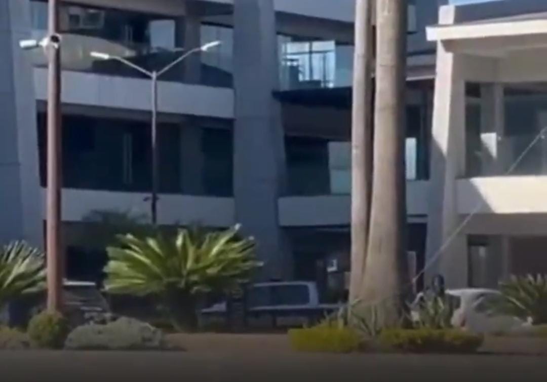 Muere mujer tras arrojarse al vacío en Plaza Paseo del Sur