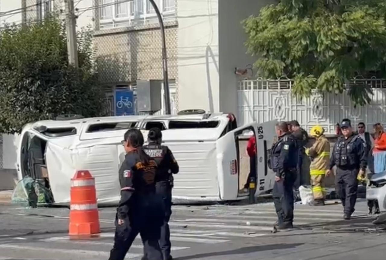 Más de 10 heridos deja volcadura de ruta 11 tras choque en El Carmen