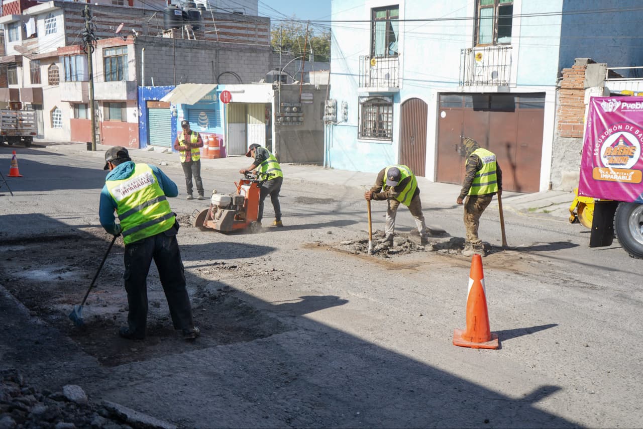 Con inversión histórica, Ayuntamiento de Puebla atiende más de 200 mil baches en la capital