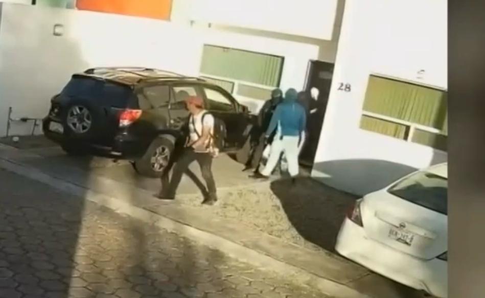 Roban en viviendas tras hacer boquete en la barda de un fraccionamiento en la colonia Xilotzingo