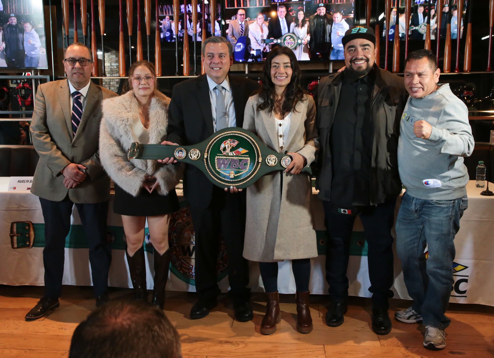 Gaby “La Bonita" Sánchez recibe cinturón conmemorativo del CMB; tendrá revancha ante Tamara de Marco