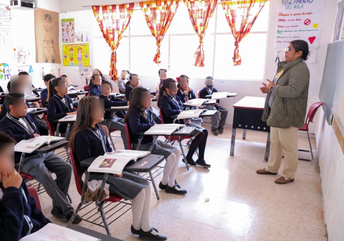 A favor de la economía familiar, Gobierno de Puebla concluye entrega de uniformes y zapatos