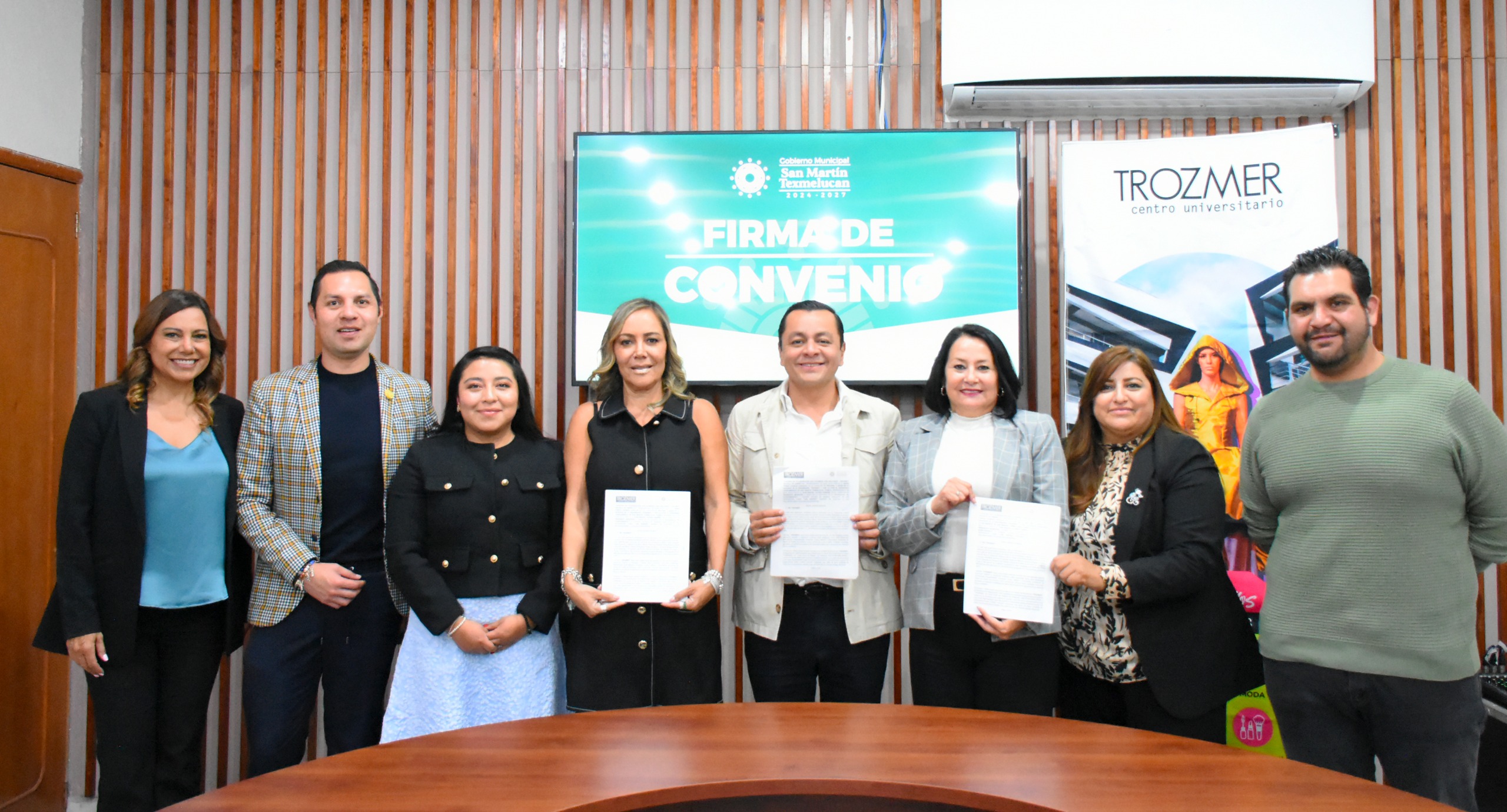 Signaron convenio de colaboración gobierno de Texmelucan y TROZMER Centro Universitario