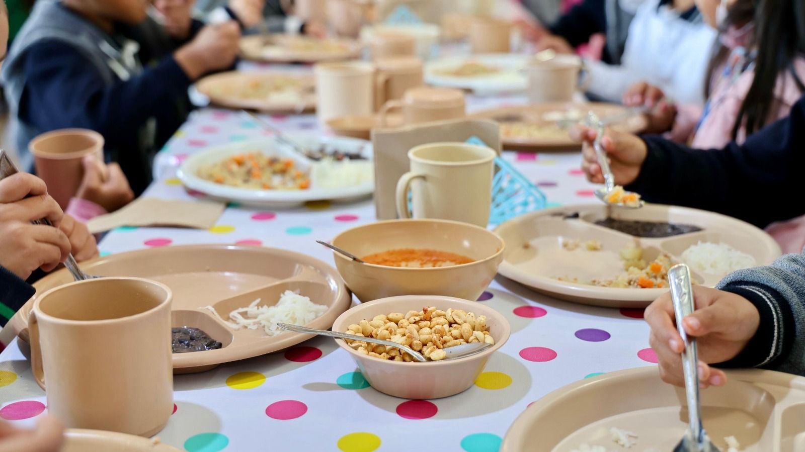 desayunos calientes a menores