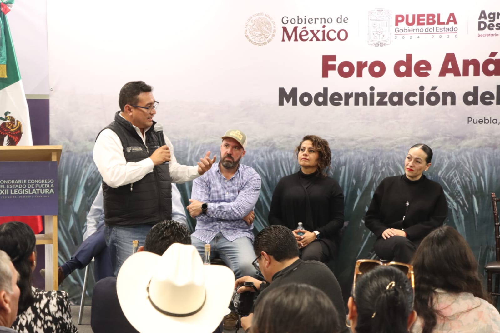 Congreso de Puebla realiza foro para revisar el IEPS y apoyar al sector mezcalero poblano
