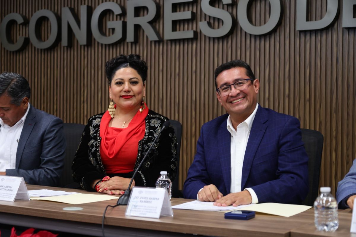 Araceli Celestino Rosas y Pável Gaspar Ramírez, diputados locales de Puebla. Foto: Especial