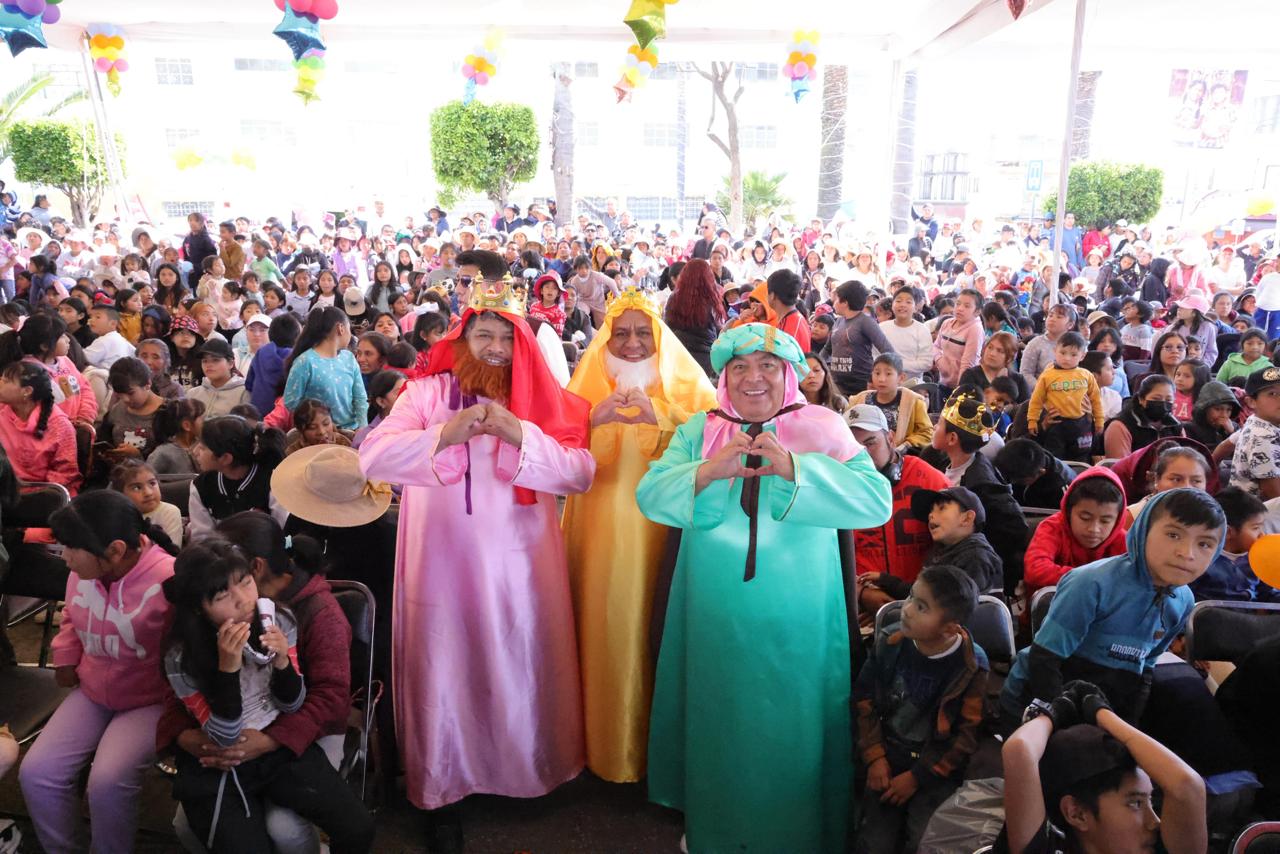 Gobierno de Puebla celebra el Día de Reyes con la entrega de miles de juguetes en 27 microrregiones