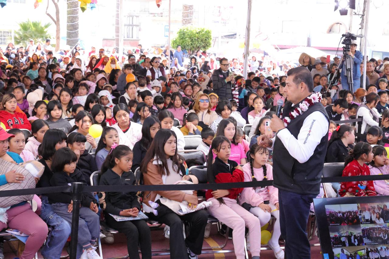 Gobierno de Puebla celebra el Día de Reyes con la entrega de miles de juguetes en 27 microrregiones