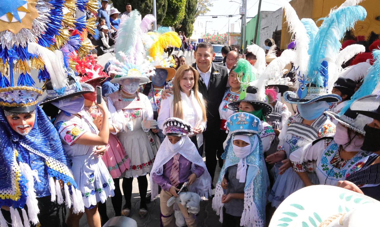 Gobierno de Puebla celebra el Día de Reyes con la entrega de miles de juguetes en 27 microrregiones