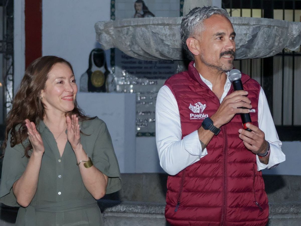 Aimée Guerra Pérez, gerente del Centro Histórico y Patrimonio Cultural, y Clemente Gómez Medina, secretario de Servicios Públicos del Ayuntamiento de Puebla. Foto: Especial