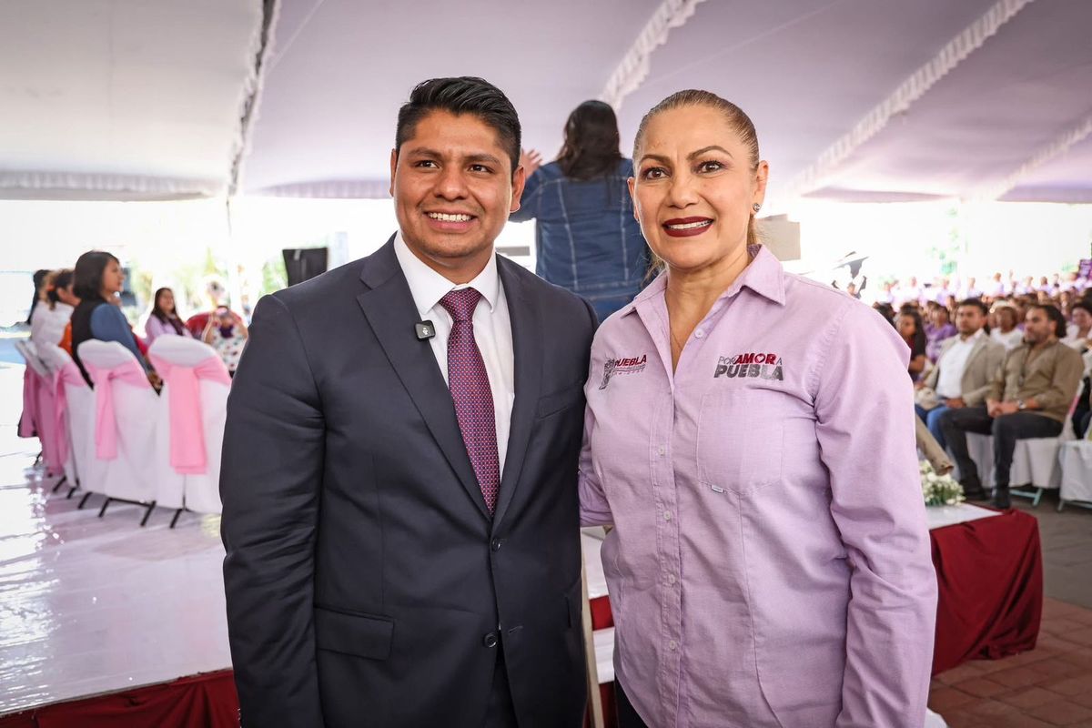Omar Muñoz Alfaro, presidente municipal de Cuautlancingo, y Yadira Lira Navarro, secretaria de las Mujeres del estado de Puebla. Foto: Especial