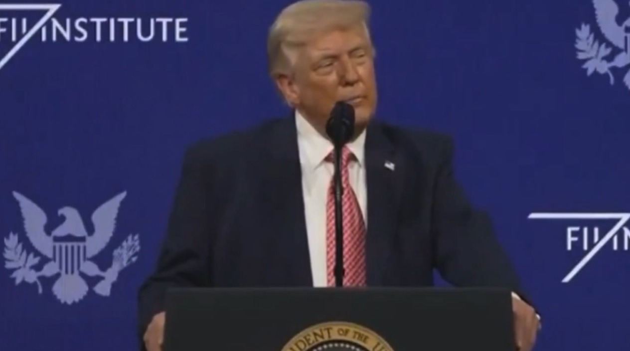 Trump recrea llamada con Sheinbaum y afirma cambio a “Golfo de América”