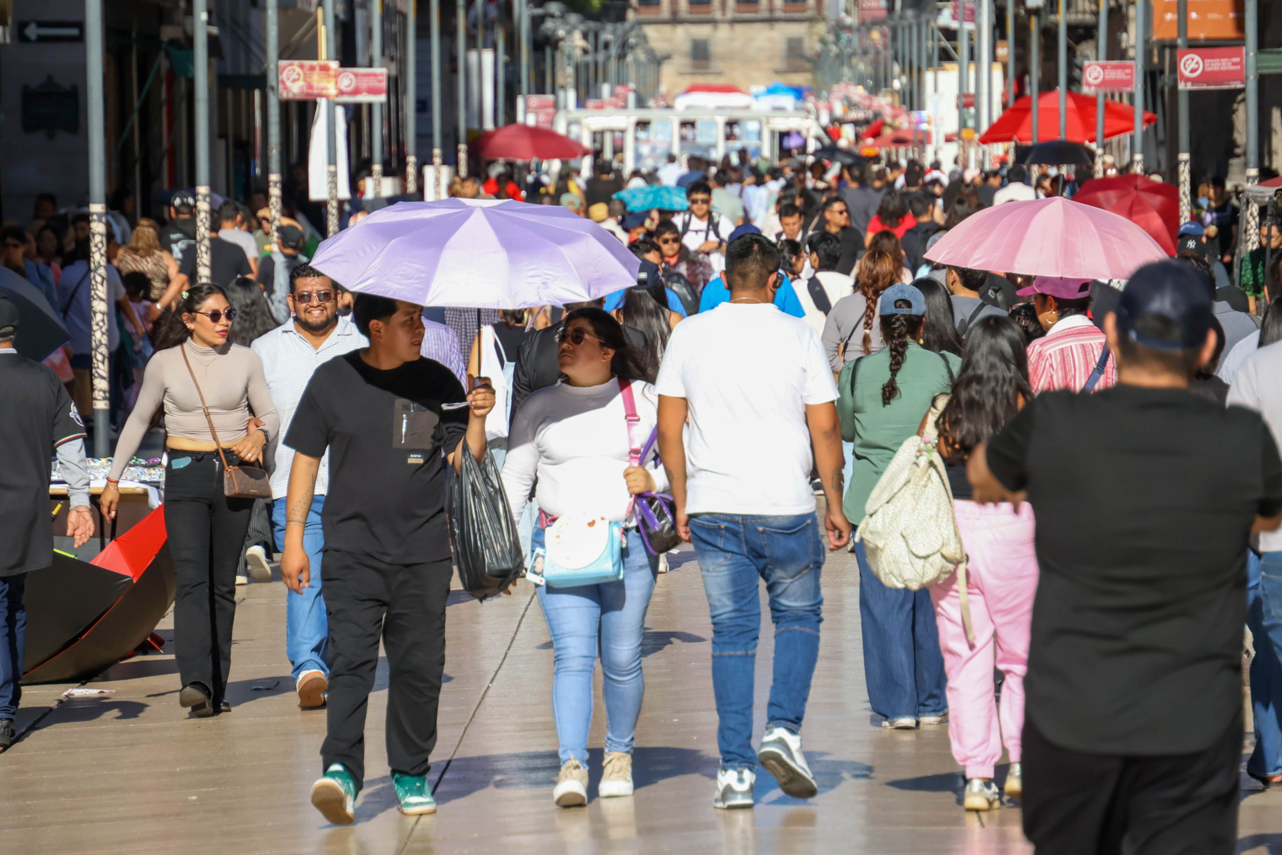 Golpe de calor deja 17 muertos en México; Salud alerta por altas temperaturas