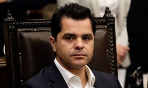 Quién está detrás de los botones de ataque