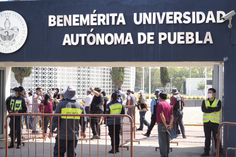 Tres mujeres por la rectoría de la BUAP