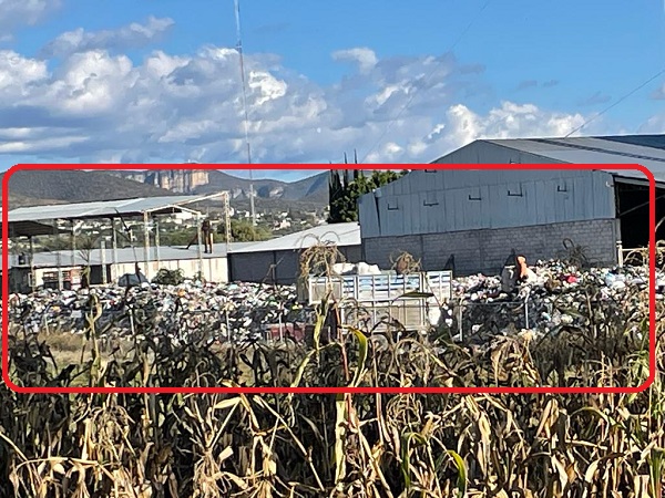 Pedro Tepole crea basurero ilegal en San Vicente Ferrer ante crisis sanitaria en Tehuacán