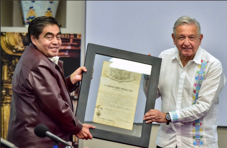 Polémica y relámpago visita de AMLO a Puebla