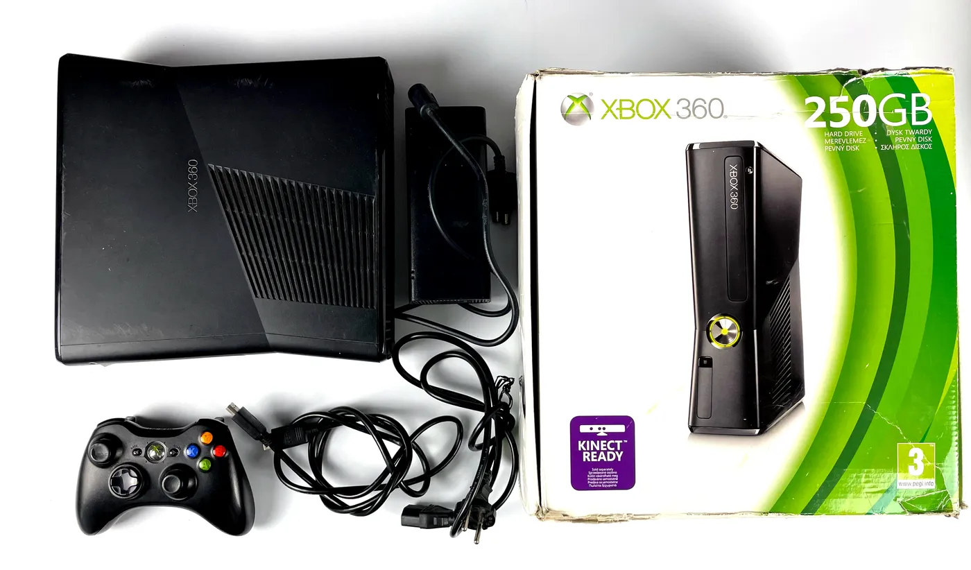 Xbox 360 S 250GB Console Complete