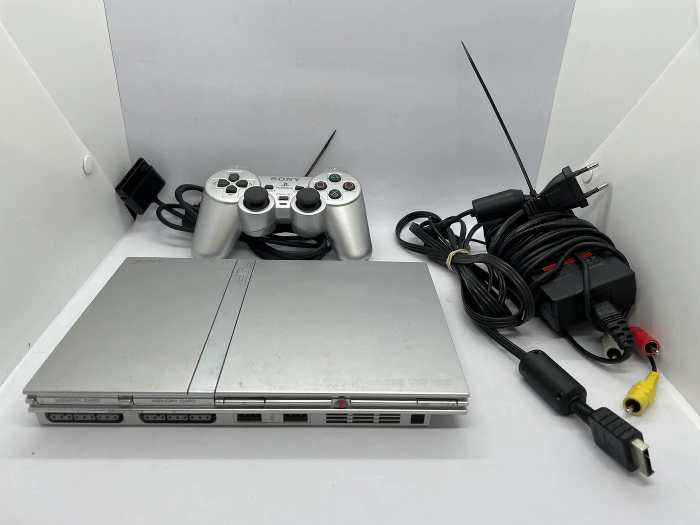 PlayStation 2 サテン・シルバー (SCPH-77000SS) Amazon.com: PlayStation 2 Satin Silver (SCPH-77000SS) [maker