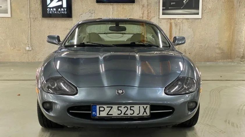 undefined XJ8