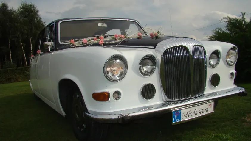 undefined Daimler DS420