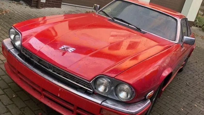undefined XJS V12