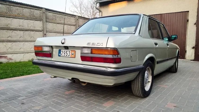 undefined Seria 5 E28 520i